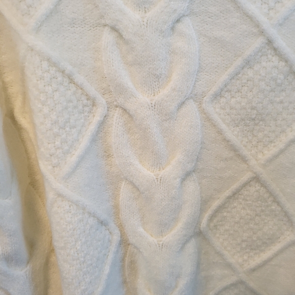 Woven Heart Cozy Cable Knit Sweater - Cream Over Sized Small - Picture 8 of 8